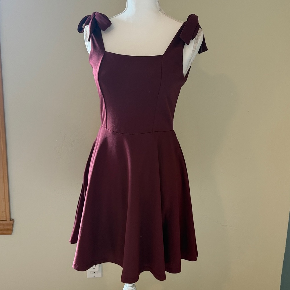 Trixxi Women's Medium Burgundy Dress